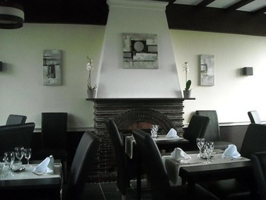 Logis Auberge Des Aulnettes Hérouville-Saint-Clair Eksteriør billede
