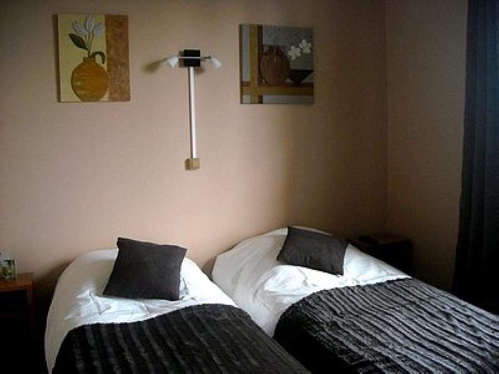 Logis Auberge Des Aulnettes Hérouville-Saint-Clair Eksteriør billede