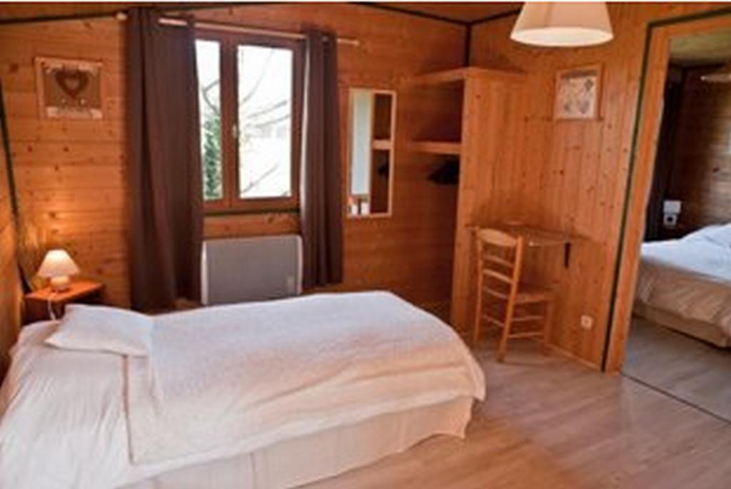 Logis Auberge Des Aulnettes Hérouville-Saint-Clair Eksteriør billede