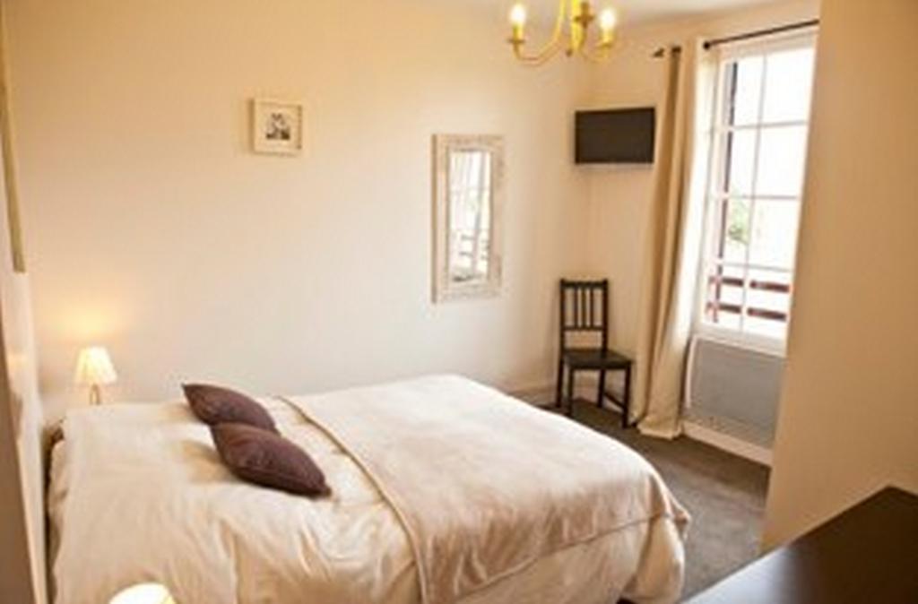 Logis Auberge Des Aulnettes Hérouville-Saint-Clair Eksteriør billede