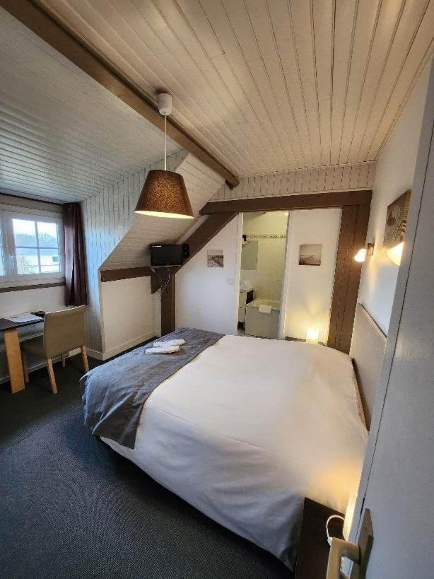 Logis Auberge Des Aulnettes Hérouville-Saint-Clair Eksteriør billede