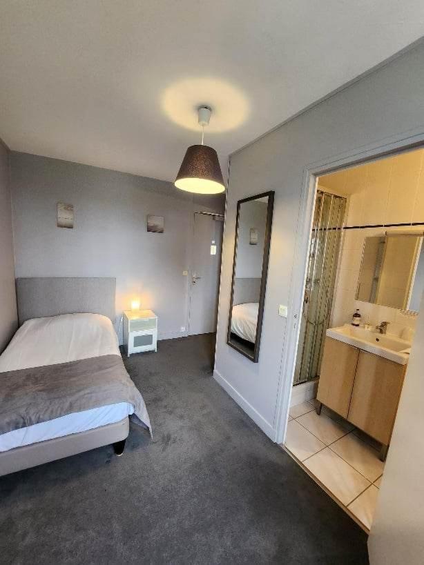 Logis Auberge Des Aulnettes Hérouville-Saint-Clair Eksteriør billede