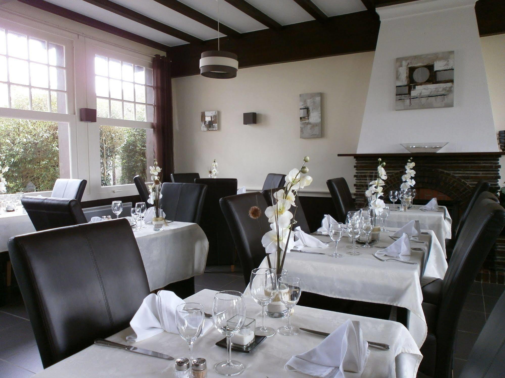 Logis Auberge Des Aulnettes Hérouville-Saint-Clair Eksteriør billede