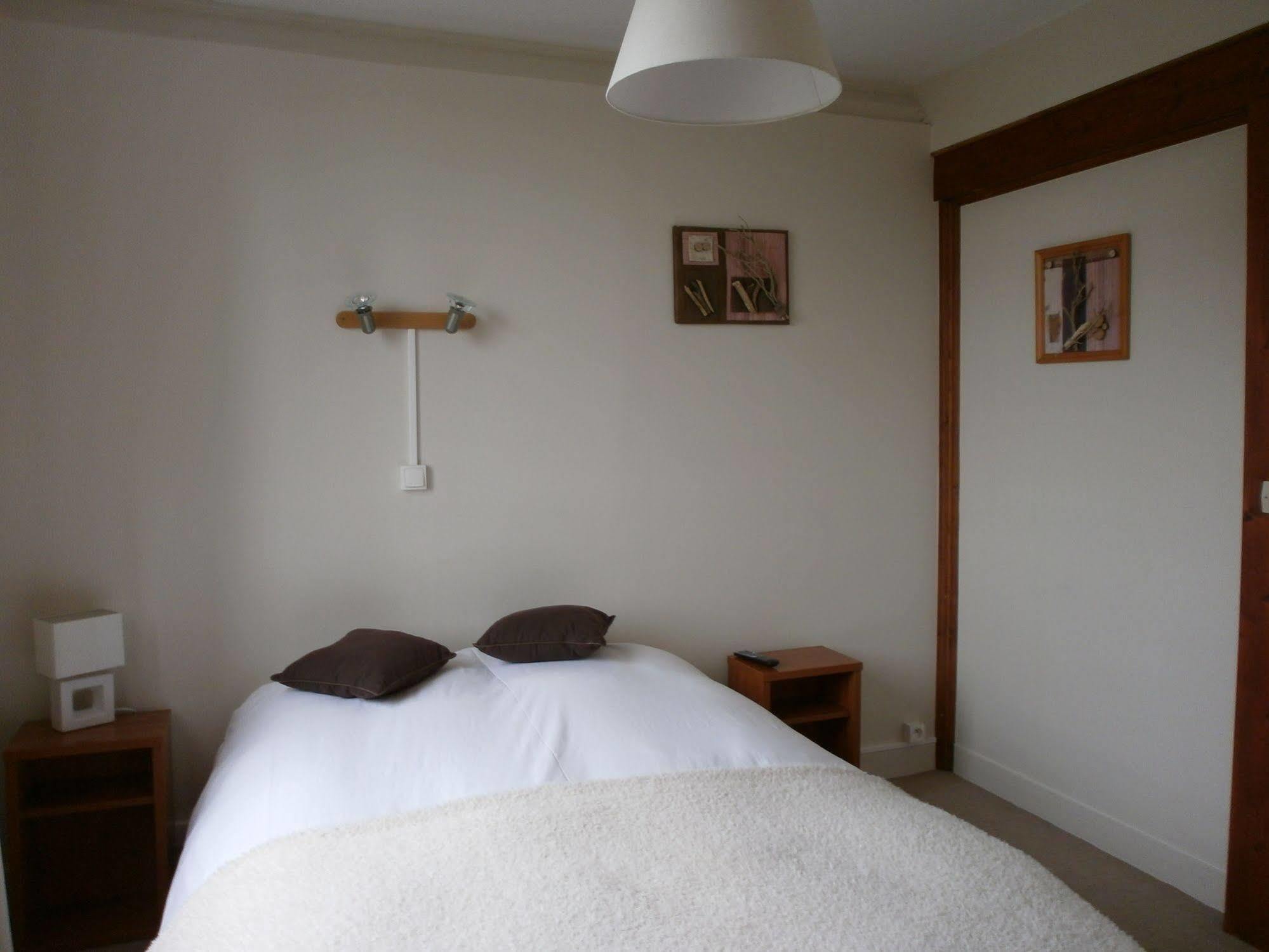 Logis Auberge Des Aulnettes Hérouville-Saint-Clair Eksteriør billede