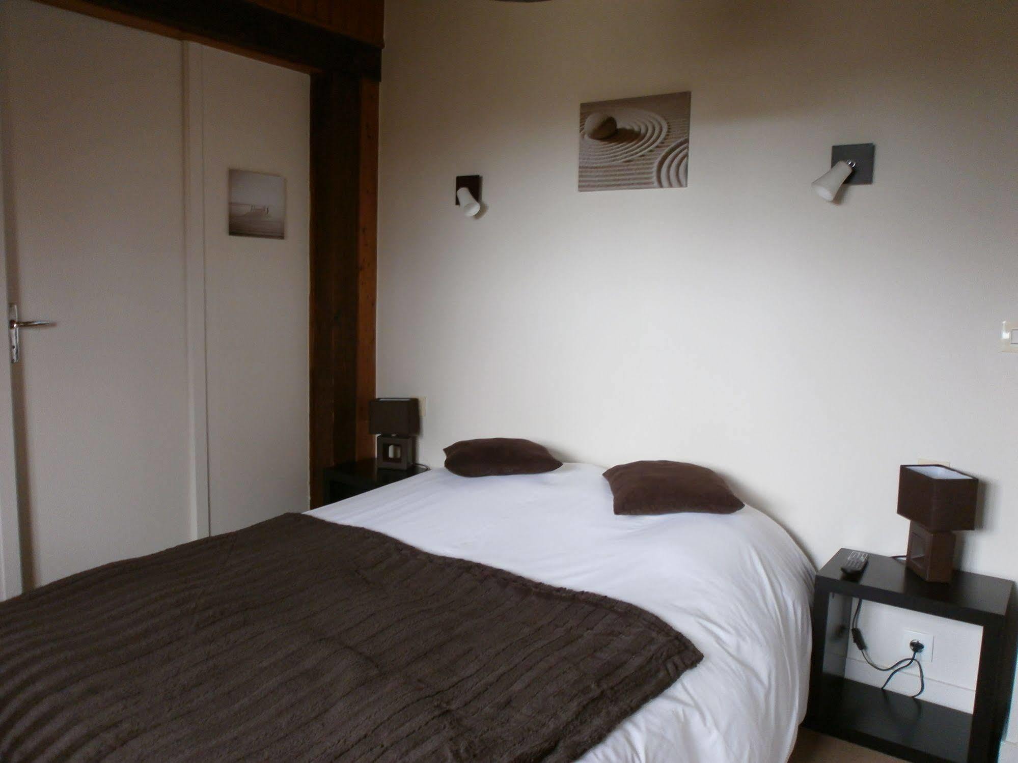 Logis Auberge Des Aulnettes Hérouville-Saint-Clair Eksteriør billede