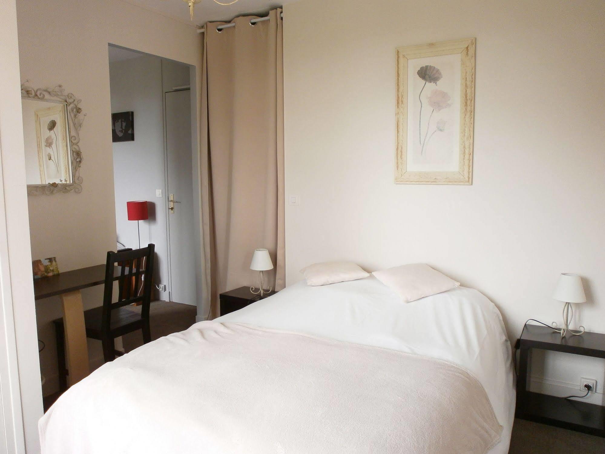 Logis Auberge Des Aulnettes Hérouville-Saint-Clair Eksteriør billede